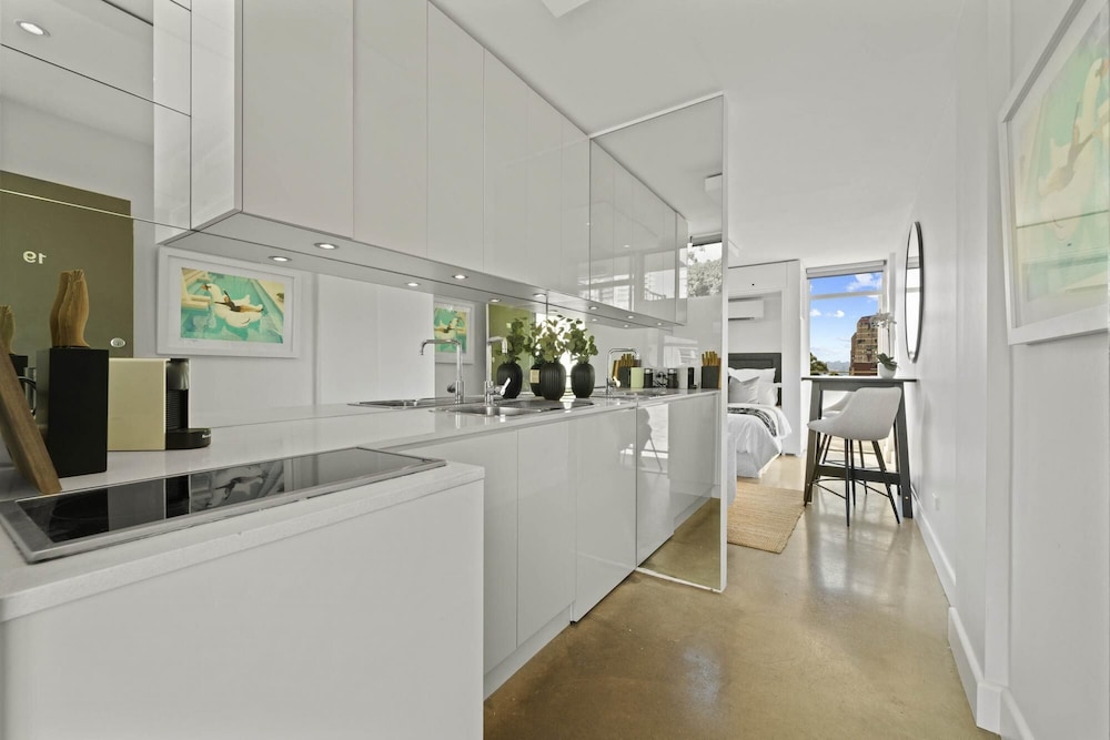 Potts Point Vacations - Modern Potts Point Studio - Property Image 13
