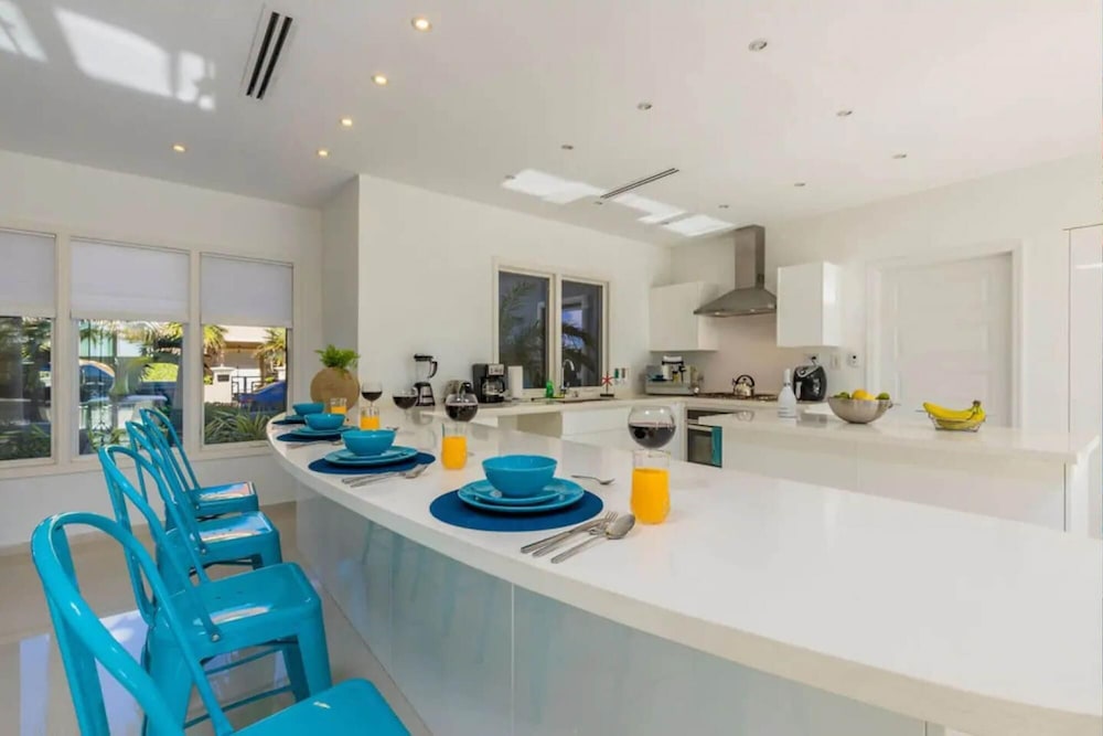 Brand NEW 4BR 5BA Villa w Privatepool Seaviews