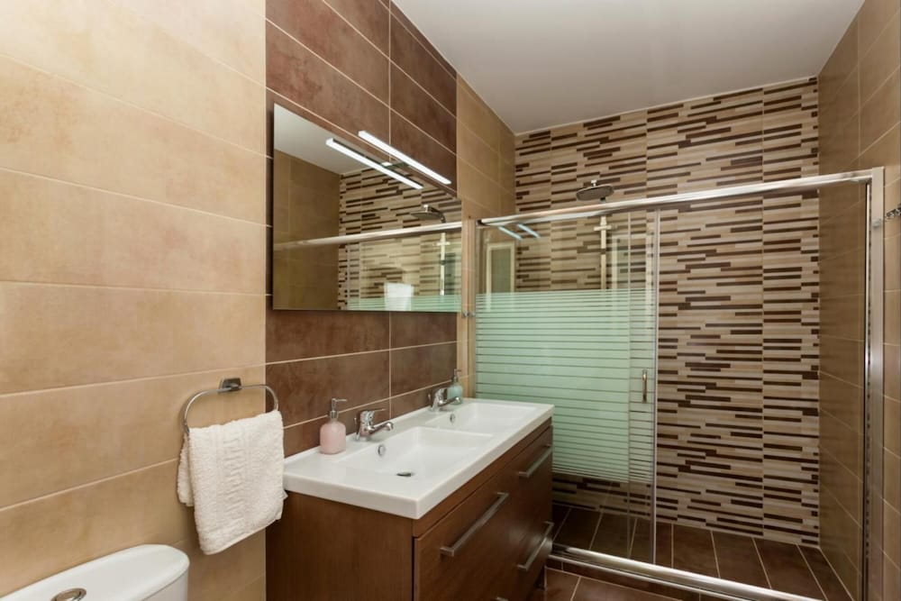 Villa Elizabeth - Seafront Modern Villa - Villa Elizabeth - Seafront Classic Villa view 3