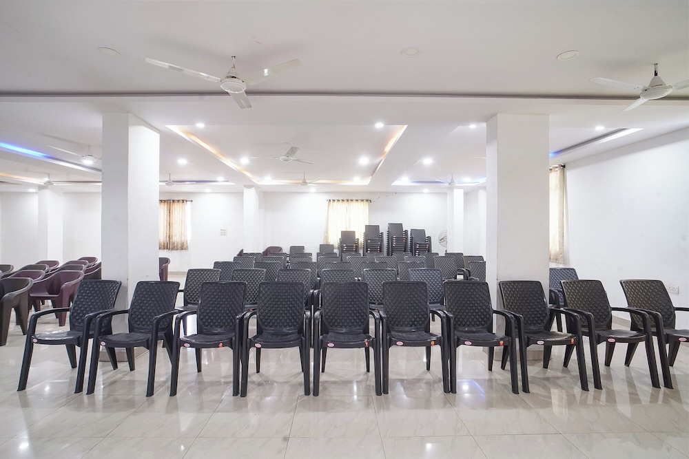Fabhotel Sree Venkateshwara Residency