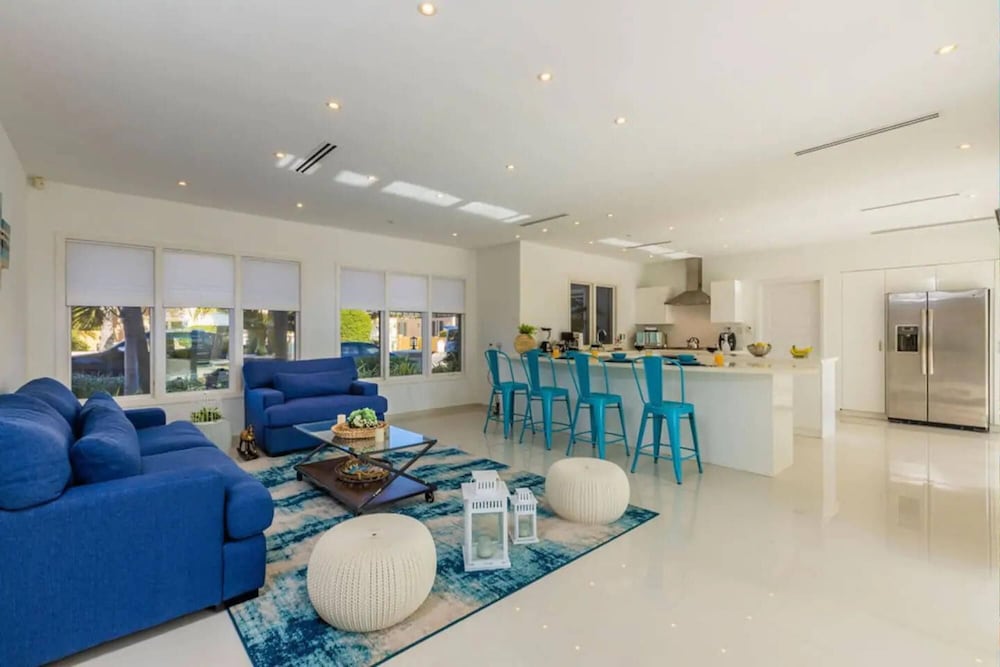 Brand NEW 4BR 5BA Villa w Privatepool Seaviews