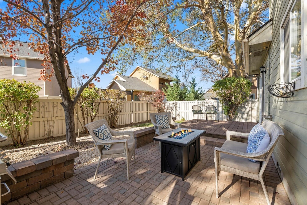 Cozy Firepit 70 TV Topgolf Dining Nearby