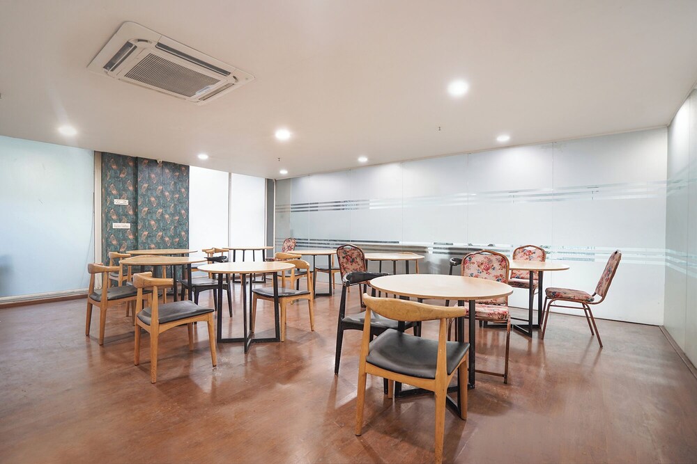 FabHotel Novis Stayz