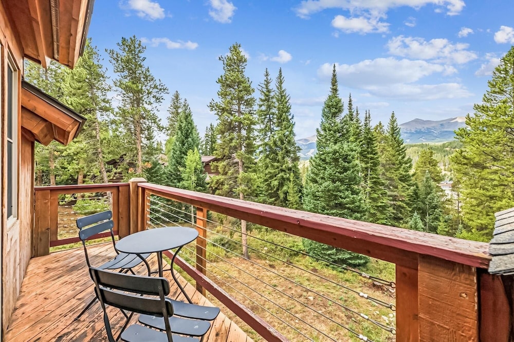 Little Bear Lodge 4 Bedroom Home