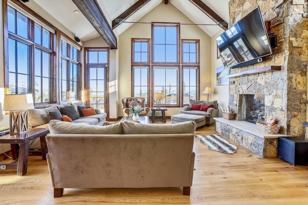 Baldy Mountain Overlook 4 Bedroom Townhouse by RedAwning