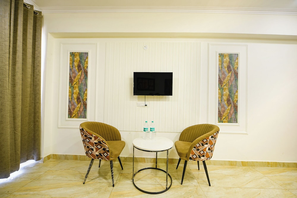 Fabhotel Prime The Golden Petals & Banquet