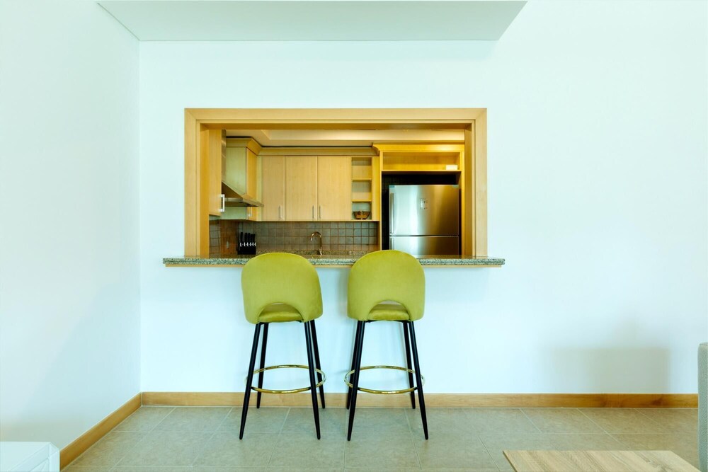 Stylish Apt With Large Patio Close to the Beach