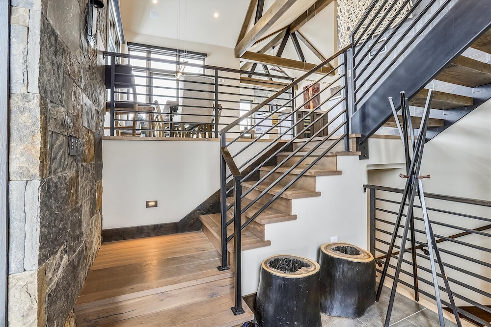 Falcon Haus 4 Bedroom Townhouse by RedAwning