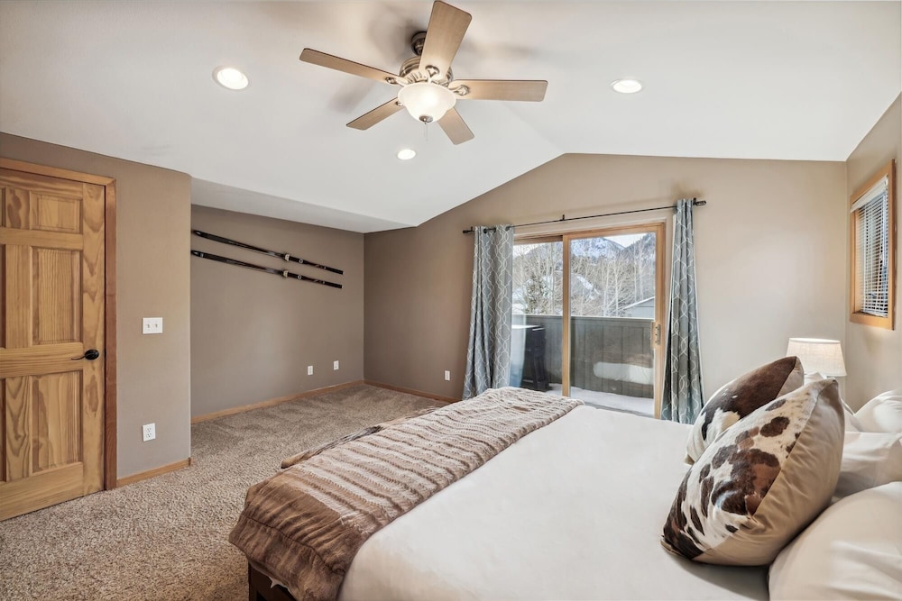 Moose Xing 2 Bedroom Townhouse by RedAwning view 4