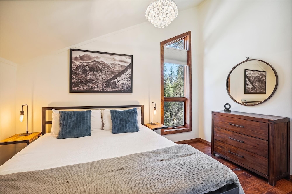 Summit Solitude Estate 3 Bedroom Home