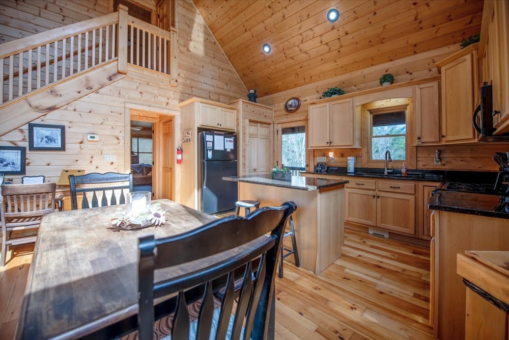 The Boondocks - Beautiful Cabin Overlooking Magnificent North Georgia Mountains view 3