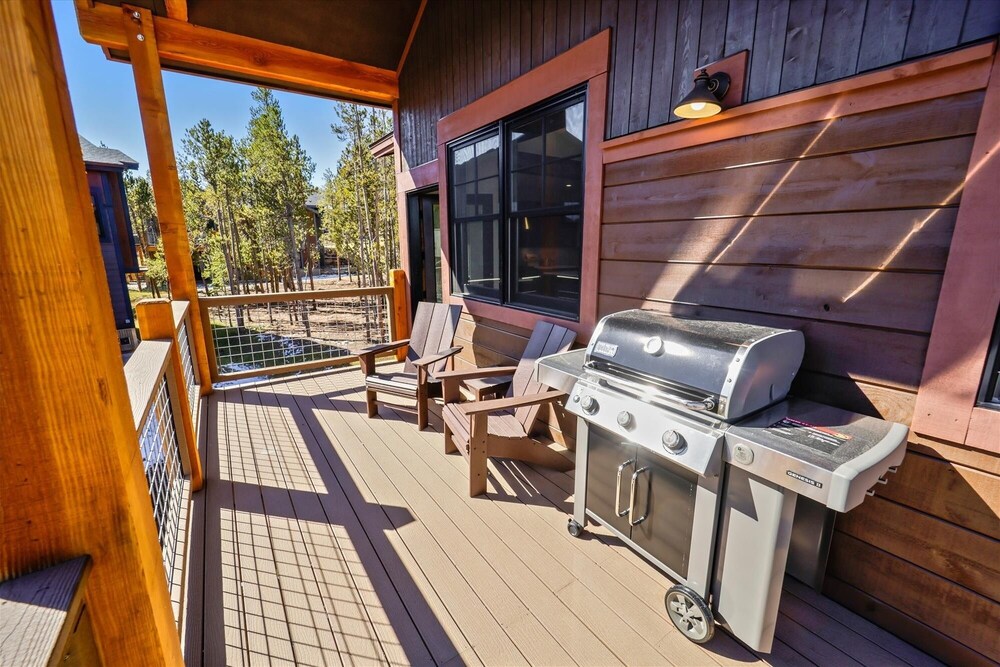 Cocoa Cabin 4 Bedroom Home by RedAwning