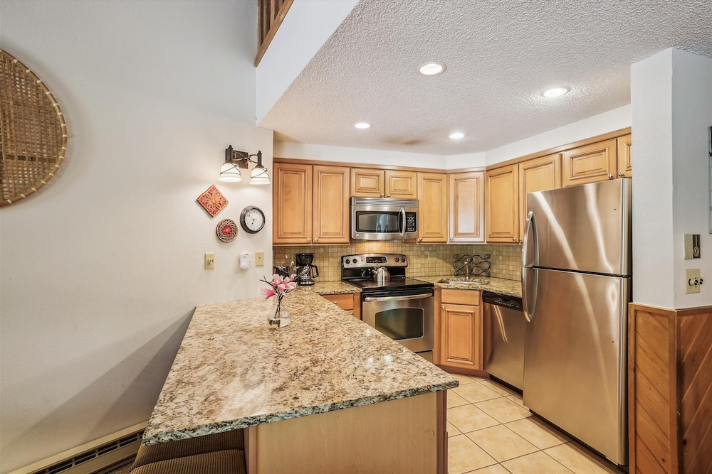 Pine Ridge 11e 2 Bedroom Condo