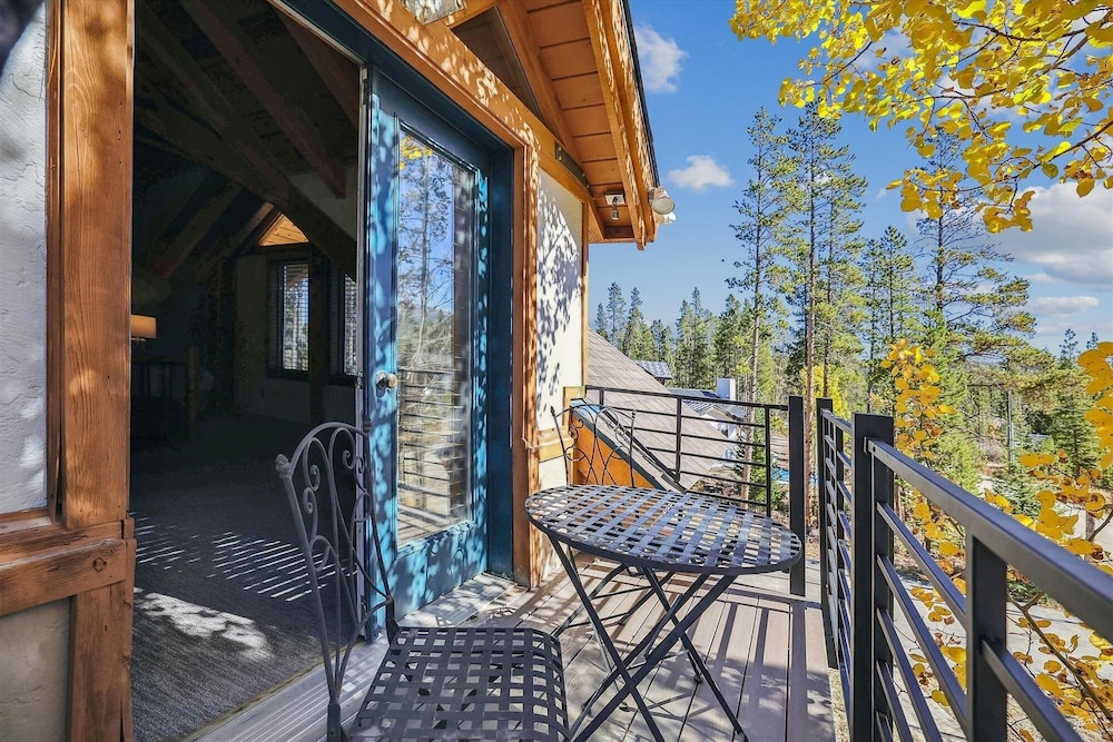 American Way Chalet 5 Bedroom Home