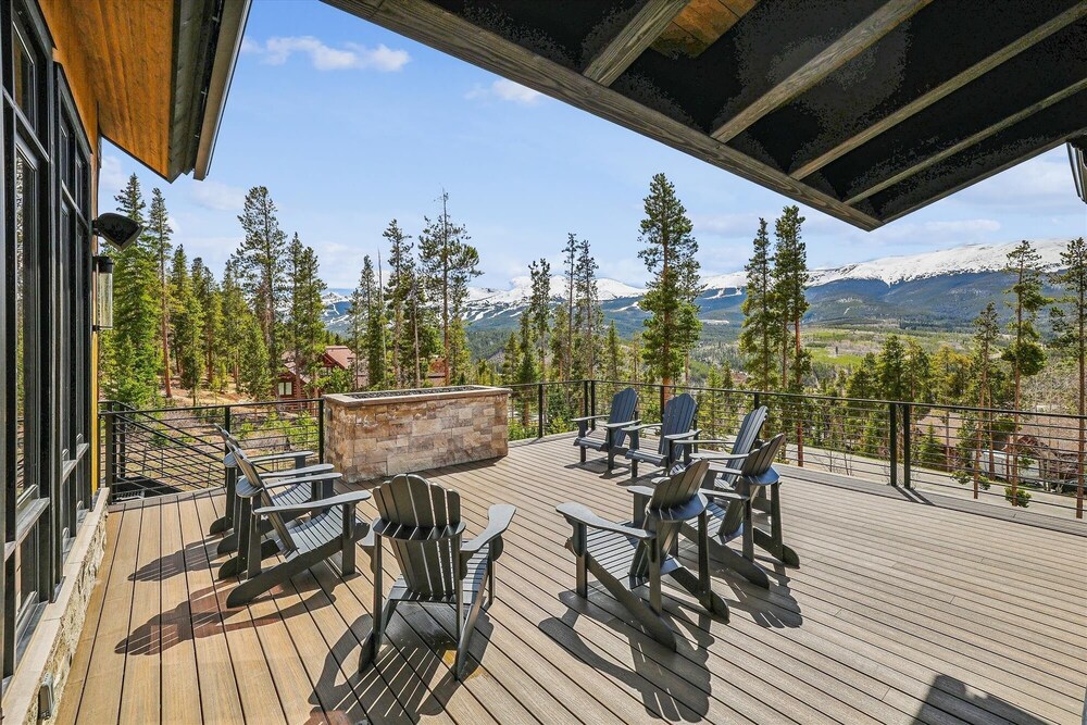 The Crowne Summit 6 Bedroom Home