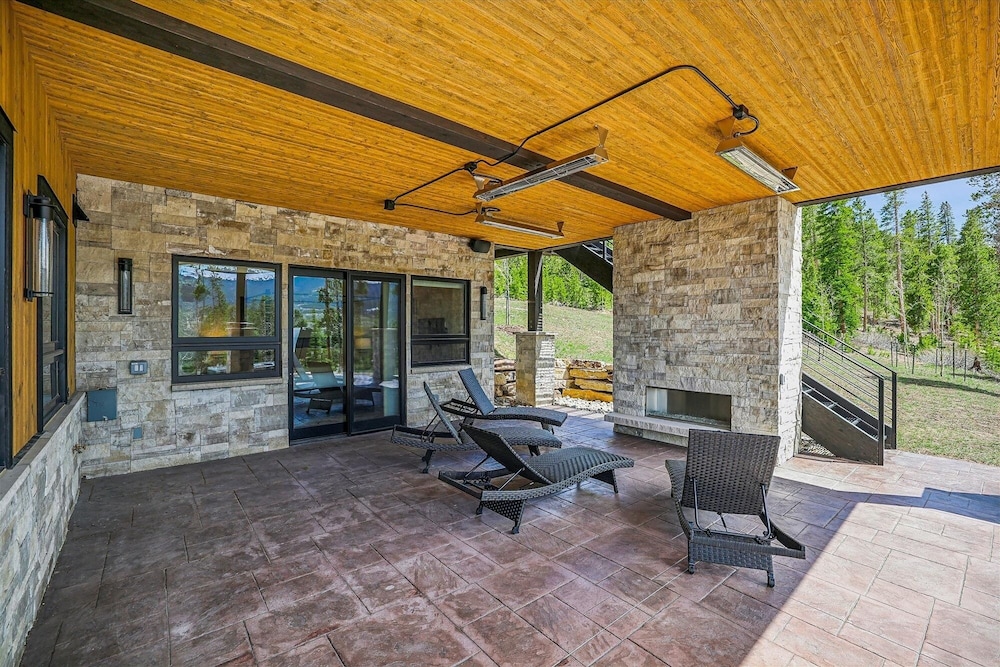 The Crowne Summit 6 Bedroom Home