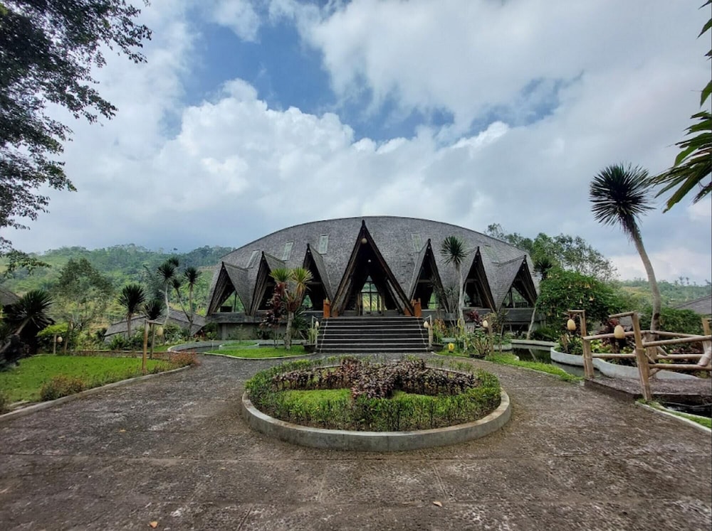 Horison Lucky Garden Villa Petang Bali view 4