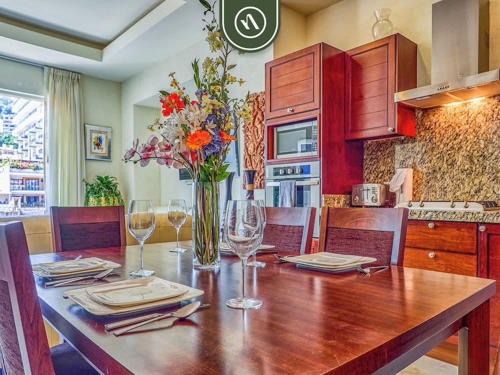 Amazing 1 BR Condo in Romantic Zone - Rooftop Pool