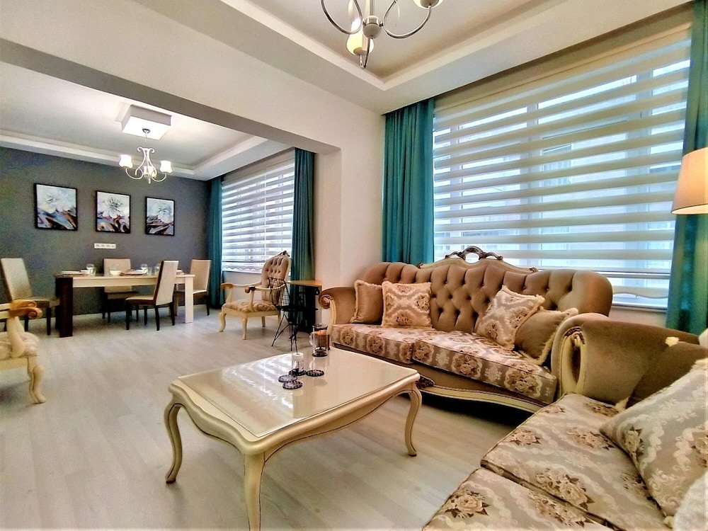 Central Flat Near Seaside in Antalya Muratpasa