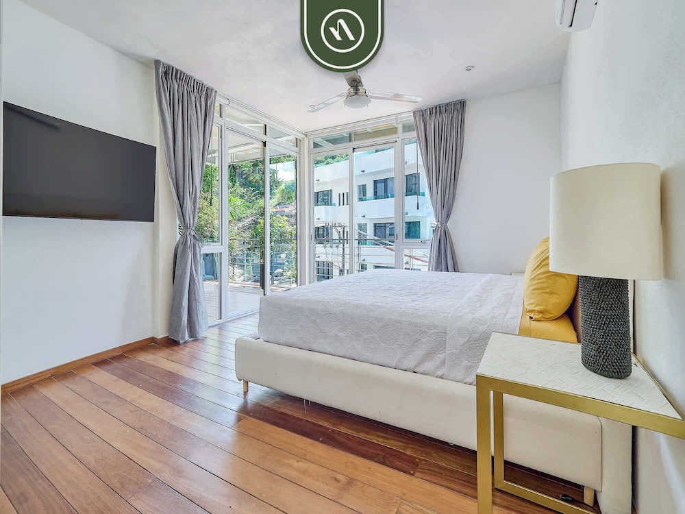 Ecofriendly 2BR Condo - Private Jacuzzi - Rooftop