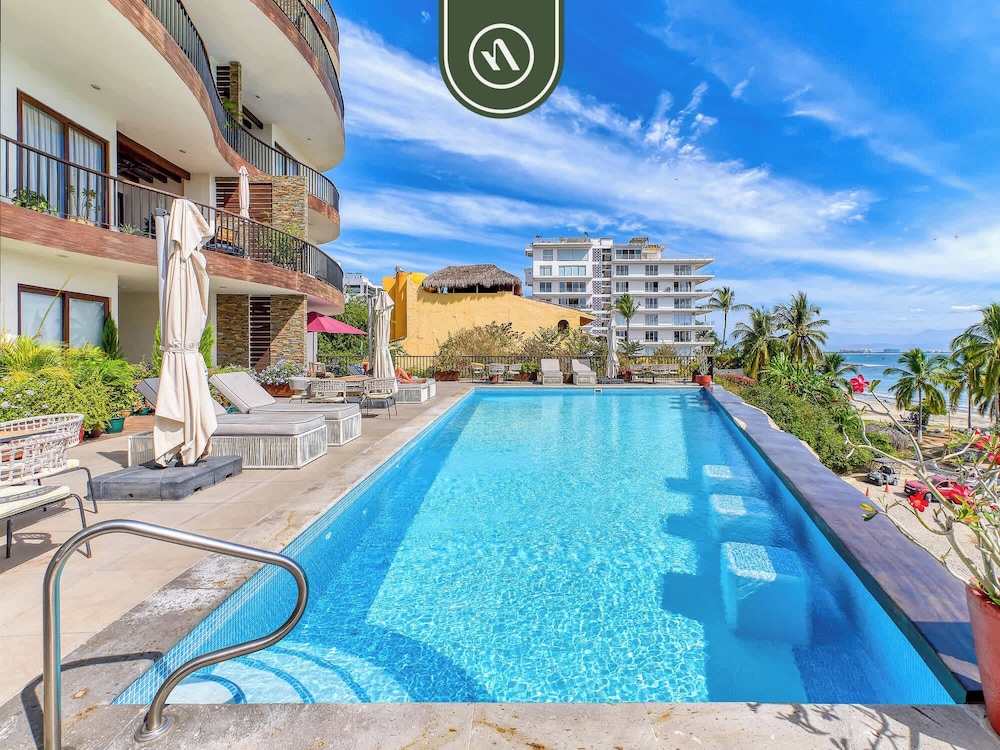 Oceanview 3 BR Condo Near the Beach - Pool
