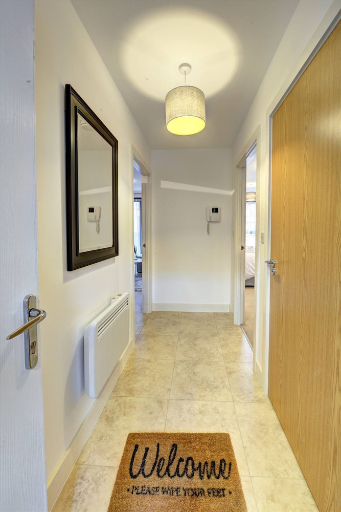 Lovely Flat in Kiln Close With Free Parking