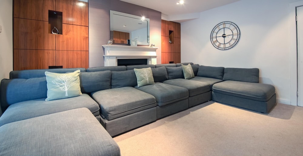 The Gillygate Gathering - Sleeps Up To 16 - City Centre view 3
