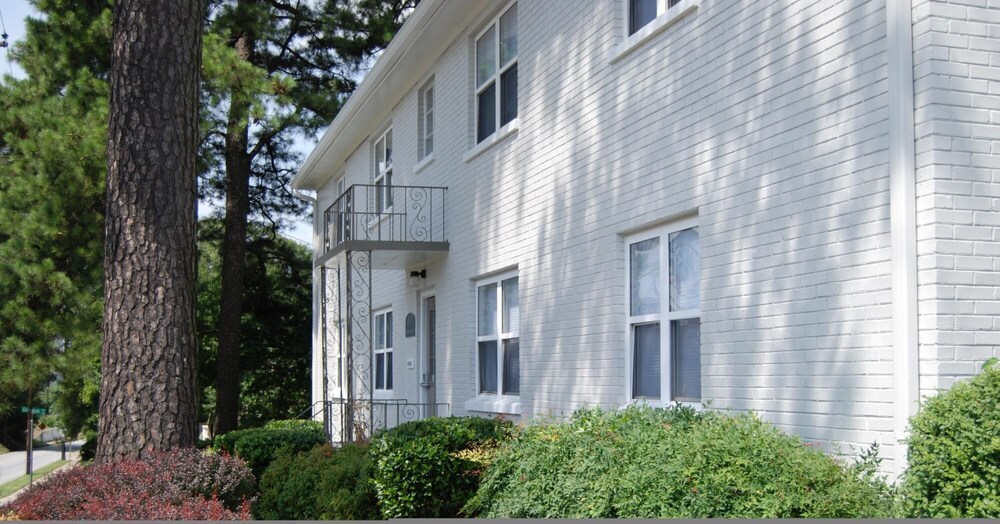 B2bi Clean Cozy Convenient Condo in Buckhead w Free Parking view 5