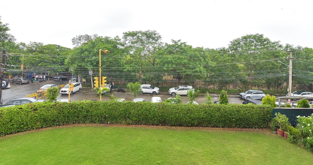 Fabhotel Shikha