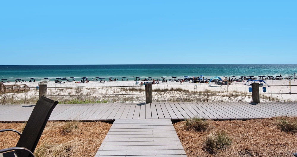 Crystal Sands 112b: Beachfront Condo With Front-row Gulf Views