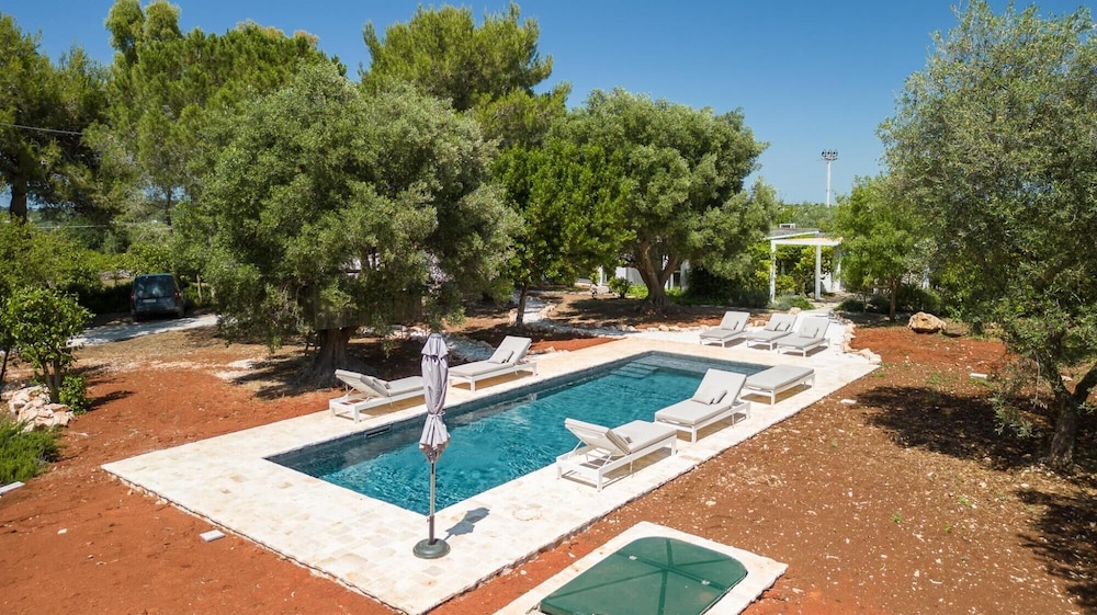 Trullo Kallist con Piscina by Wonderful Italy view 2