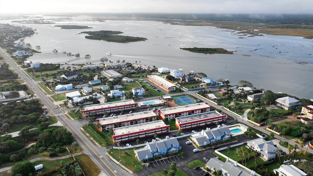 Beachside 2br/2ba Condo w/ Pool, Balcony & Boat Parking in St. Augustine
