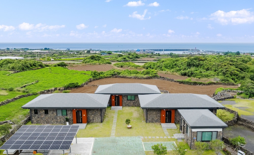 Gimnyeong stonewall Private Pool Villa