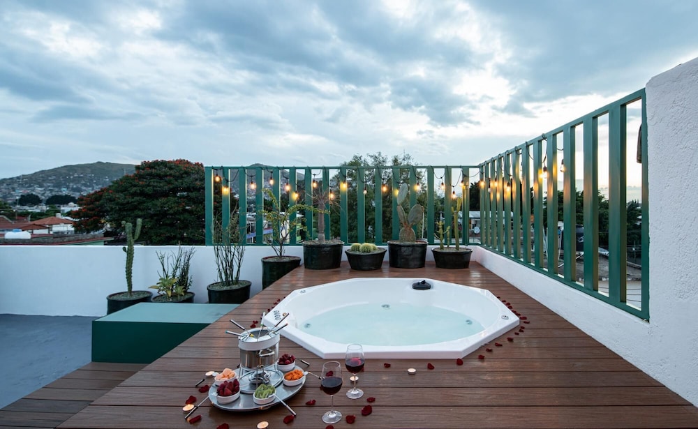 Rooftop Hot Tub 3 Levels 5bedroom in Villa Noria - Property Image 8