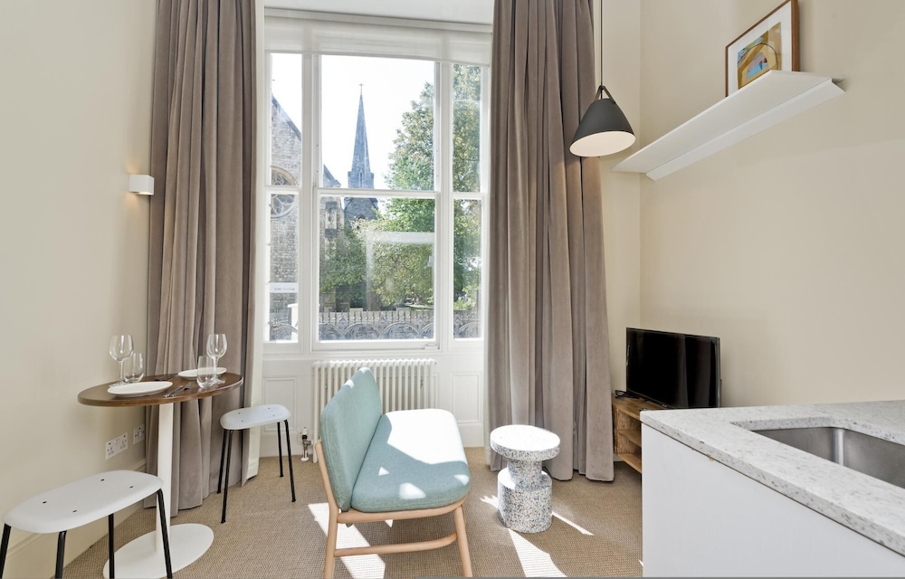 Mezzanine Flat With Garden Views Near Regents Park