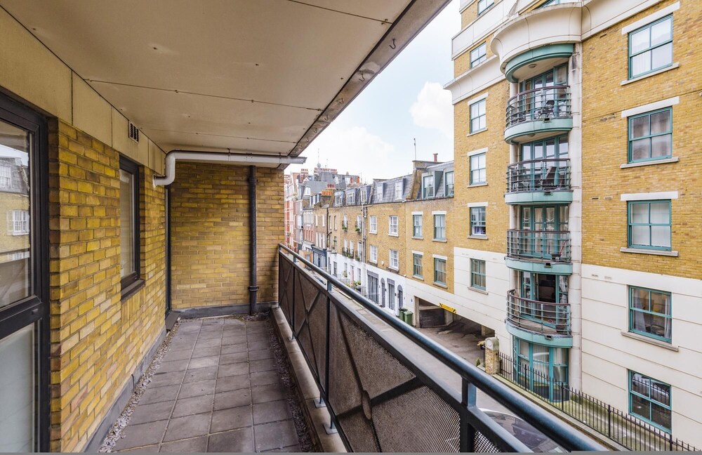 balcony