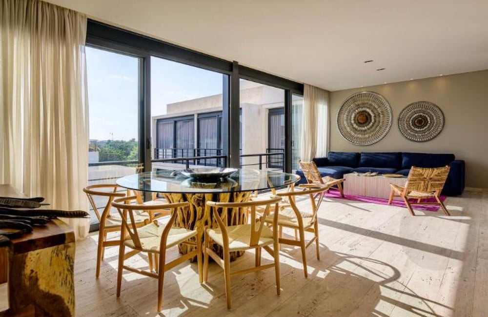 Elegant Apartment Eco-pool Solarium Speedy Wifi Social Terrace Concierge view 5