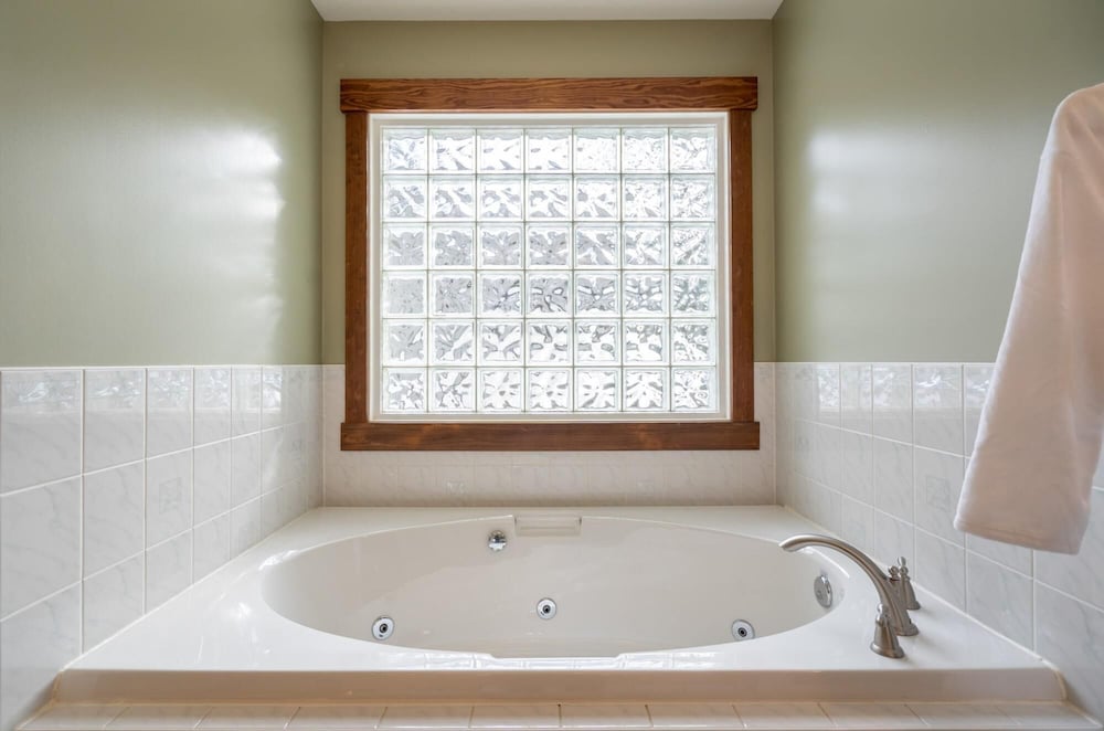 The Caribou Lodge No Service Fees Hottub