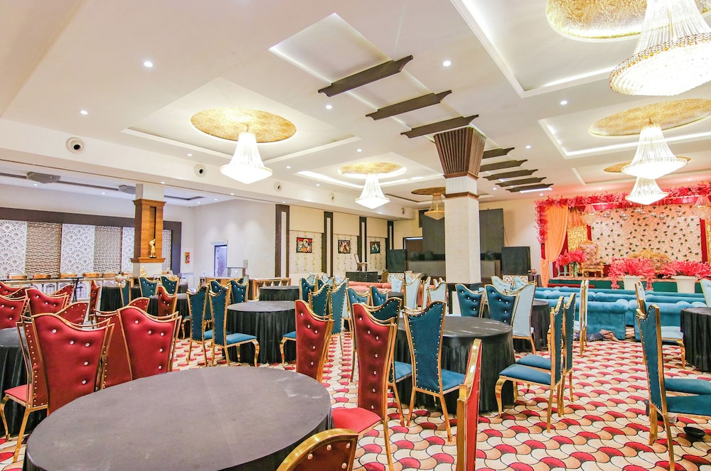 Fabhotel Prime Royal Maple