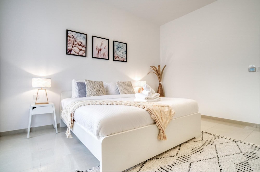 JBR Gem Spacious 1BR Apt With Balcony