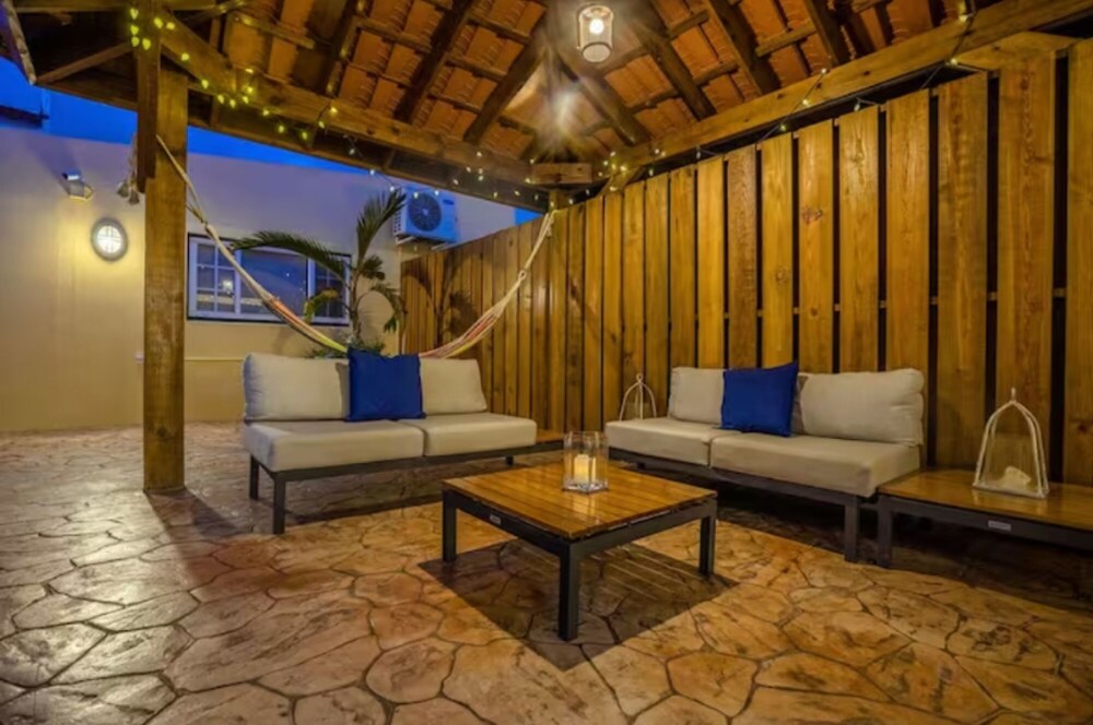 NEW 6br6 5BA Villa 200m to Beach w Privatepool
