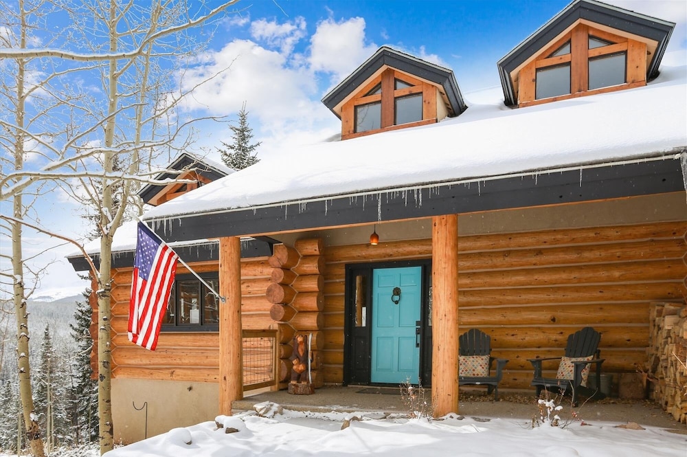 10 Southface 5 Bedroom Home by RedAwning