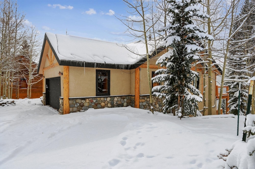 10 Southface 5 Bedroom Home by RedAwning