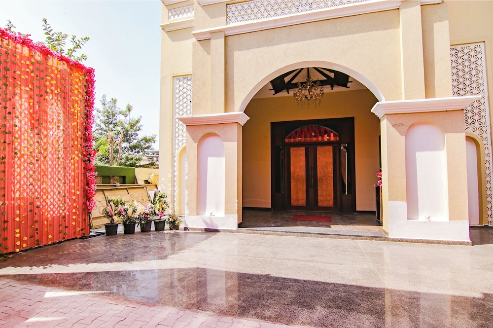 Fabhotel Prime Royal Maple