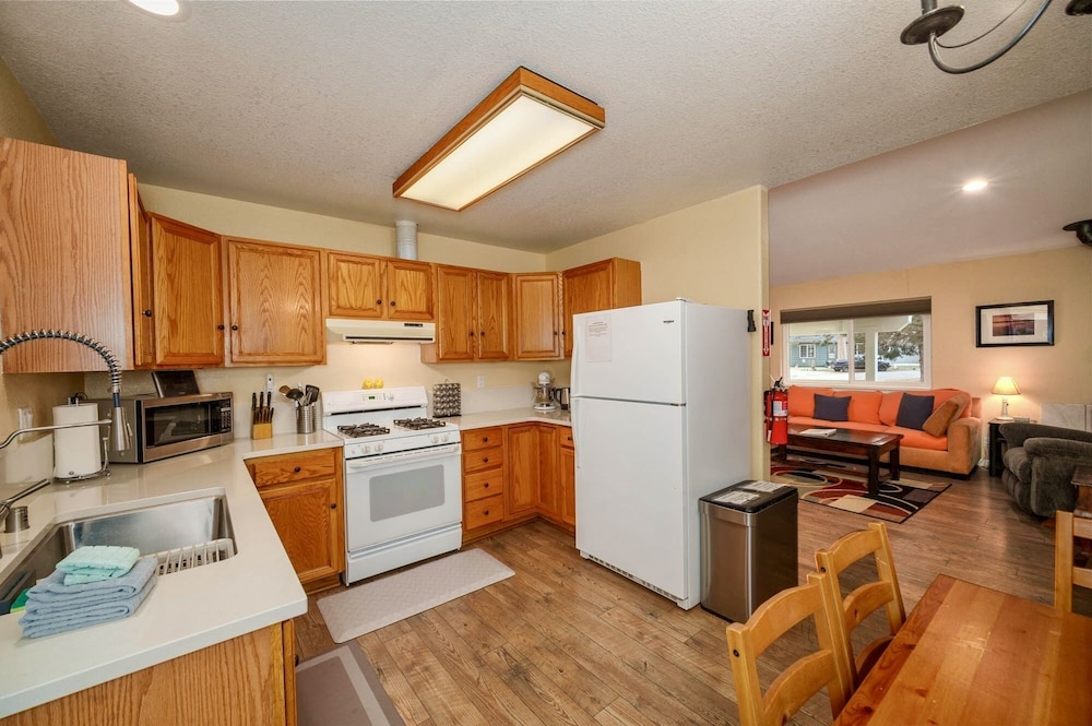 1821 Arrowhead 2 Bedroom Home