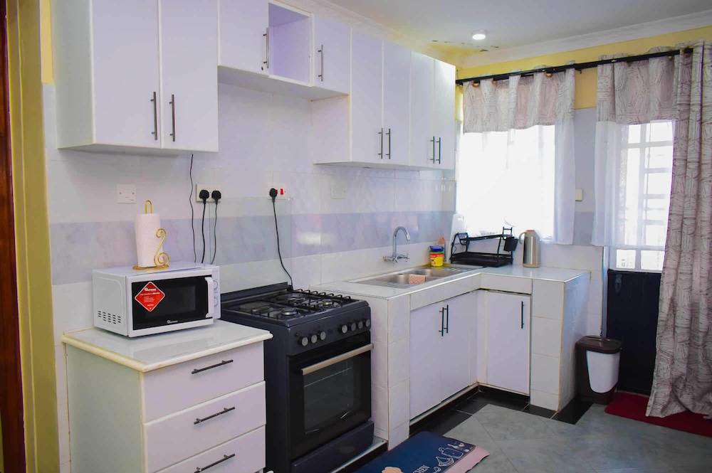 Lux Suites Fancy Getaway Apartments