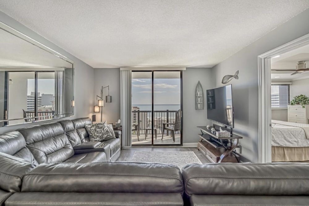 Holiday Towers by Elliott Beach Rentals