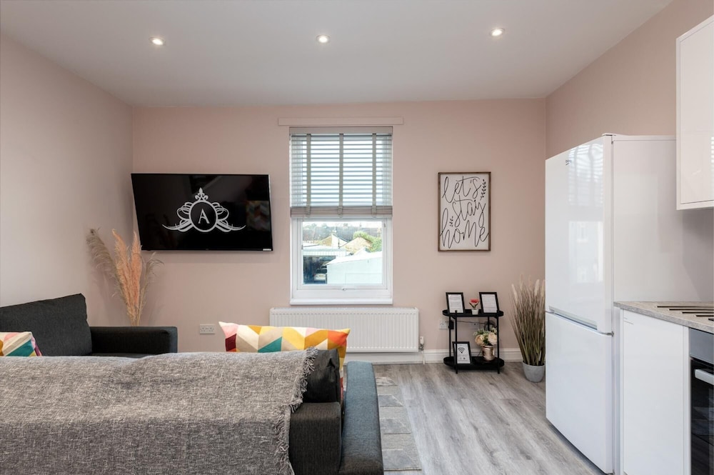 Huge 1-bed Apartment in Kent view 2