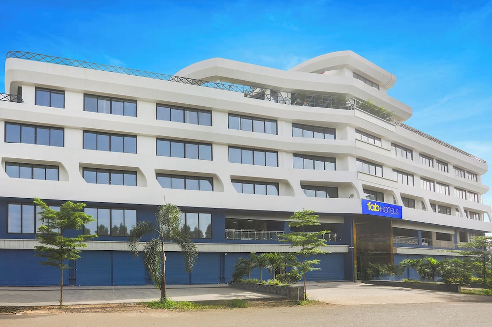 Fabhotel River View