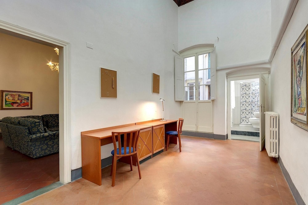 Servi 34 in Firenze With 3 Bedrooms and 2 Bathrooms